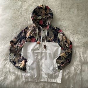 Qina Yugn Shui Hooded Windbreaker